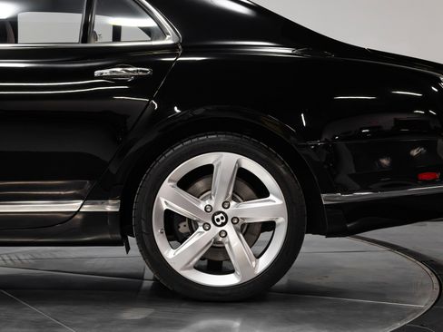 Used 2016 Bentley Mulsanne Speed image 24