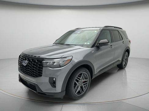 Used 2025 Ford Explorer ST-Line w/ ST-Line Street Pack AWD/4WD image 3