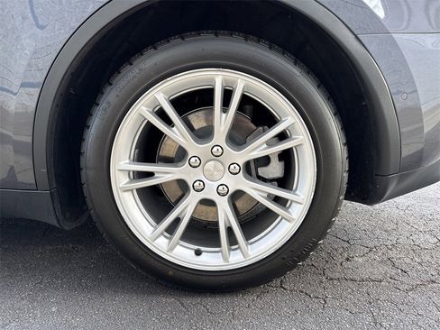 Used 2021 Tesla Model Y Long Range image 20