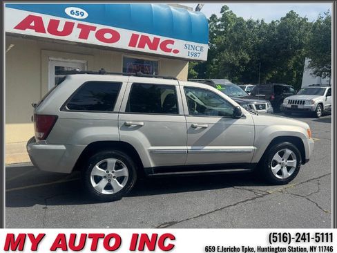 Used 2009 Jeep Grand Cherokee Laredo AWD/4WD image 3