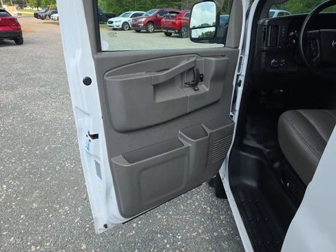 Used 2020 Chevrolet Express 3500 Extended w/ Driver Convenience Package RWD image 26
