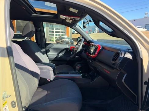 Used 2017 Toyota Tacoma TRD Off-Road image 25