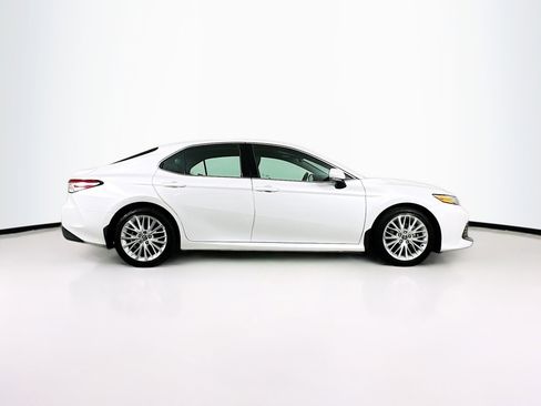 Used 2018 Toyota Camry XLE image 10