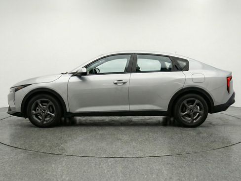 Used 2025 Kia K4 LXS image 5