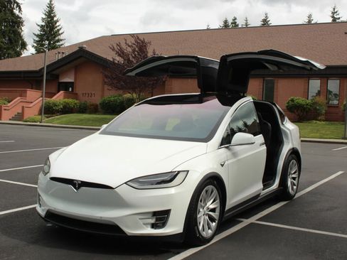Used 2017 Tesla Model X 90D AWD/4WD image 36