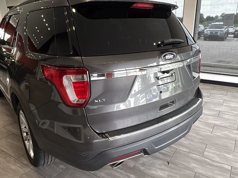 Used 2018 Ford Explorer XLT w/ Equipment Group 202A FWD image 11