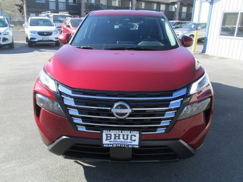 Used 2025 Nissan Rogue SV image 2