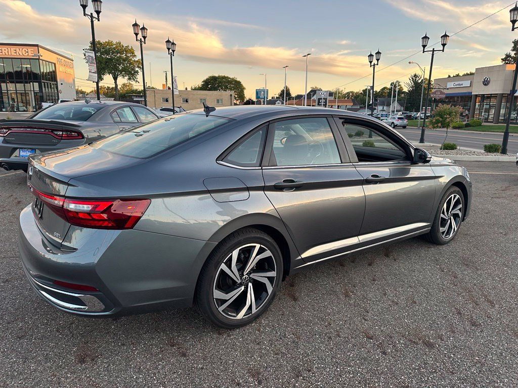Used 2025 Volkswagen Jetta SEL FWD image 5