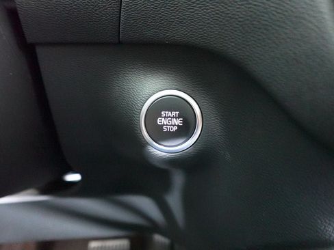 Used 2025 Volvo XC40 B5 Core AWD/4WD image 19