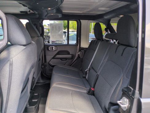 Used 2025 Jeep Wrangler Unlimited Sahara AWD/4WD image 22