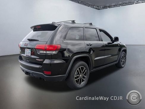 Used 2017 Jeep Grand Cherokee Trailhawk w/ Trailhawk Luxury Group AWD/4WD image 3