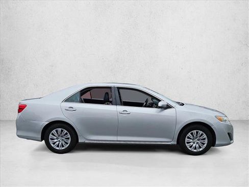 Used 2014 Toyota Camry LE FWD image 4