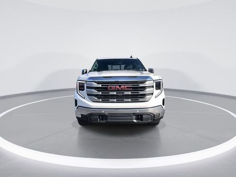 New 2026 GMC Sierra 1500 SLE image 3