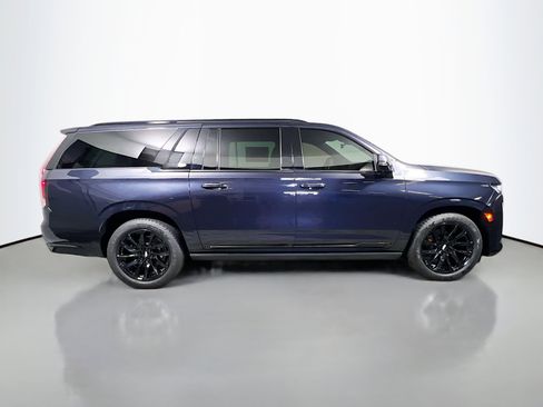 Used 2023 Cadillac Escalade ESV Sport w/ LPO, ONYX Package image 3