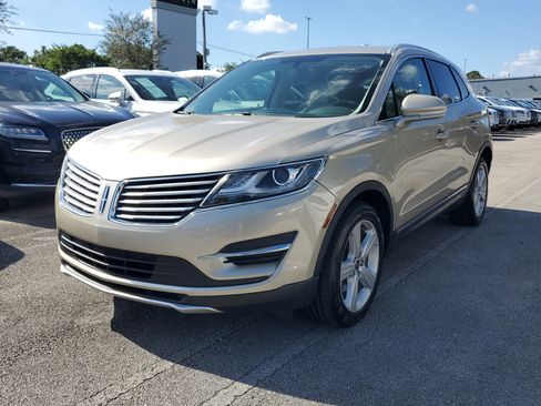 Used 2017 Lincoln MKC Premiere image 3