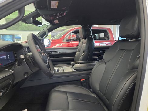 New 2025 Jeep Wagoneer 4WD image 14