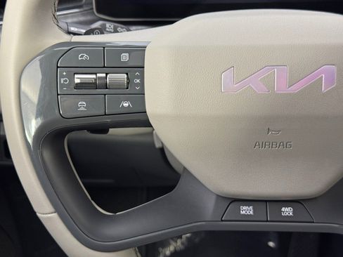 Used 2024 Kia EV9 Land image 21
