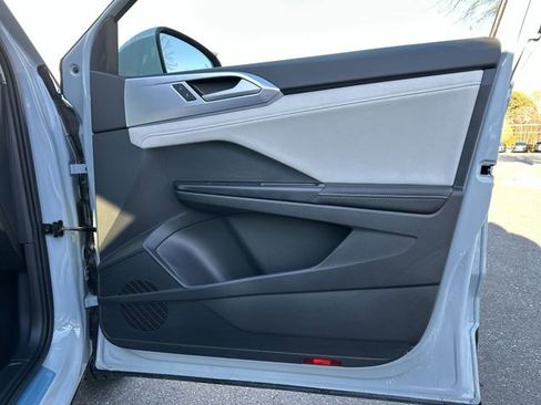 Certified 2025 Volkswagen Taos SE image 32
