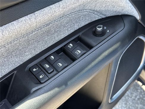 Used 2022 Jeep Compass Latitude w/ Convenience Group AWD/4WD image 17