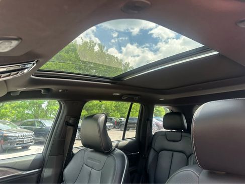 Used 2023 Jeep Grand Cherokee Overland w/ Advanced Protech Group III AWD/4WD image 8