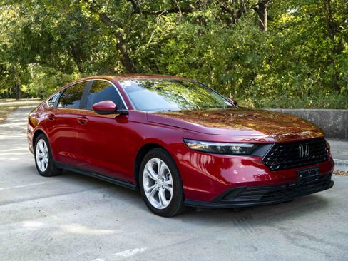 Used 2025 Honda Accord LX image 2