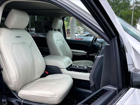 Used 2019 Ford Expedition Platinum AWD/4WD image 9