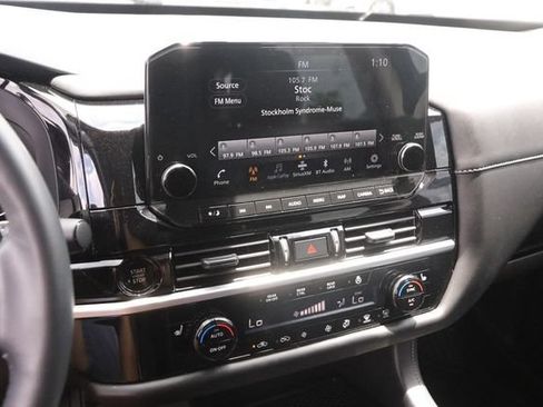 Certified 2025 Nissan Pathfinder SL w/ SL Premium Package FWD image 18