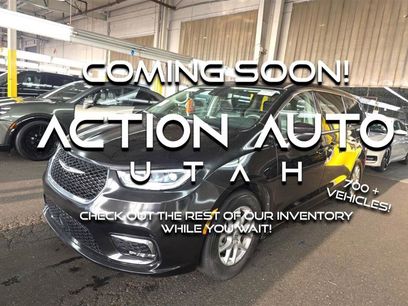 Used 2023 Chrysler Pacifica Touring-L