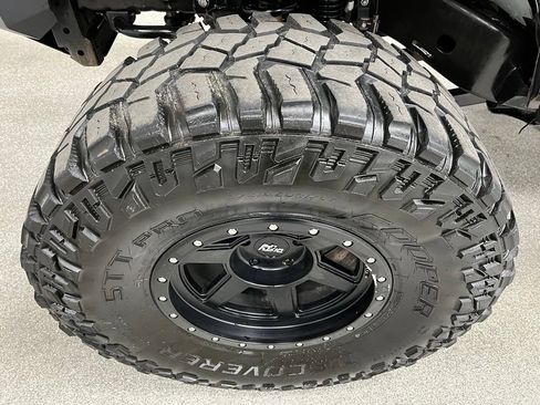 Used 2017 Jeep Wrangler Unlimited Rubicon w/ Connectivity Group AWD/4WD image 13