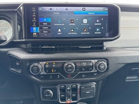 Used 2024 Jeep Gladiator Sport image 19