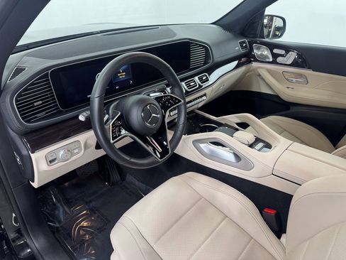 Certified 2025 Mercedes-Benz GLS 450 4MATIC image 9