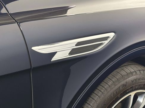 Used 2024 Bentley Bentayga AWD/4WD image 21