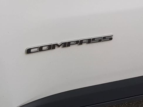 Used 2024 Jeep Compass Latitude w/ Sun and Sound Group AWD/4WD image 13