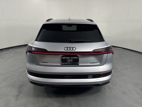 Used 2022 Audi e-tron Premium w/ Convenience Plus Package AWD/4WD image 33
