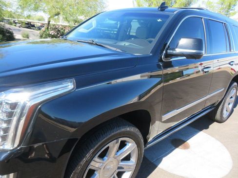 Used 2017 Cadillac Escalade Premium Luxury image 8