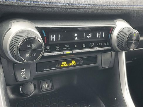 Used 2024 Toyota RAV4 SE image 28