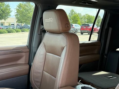 Used 2023 Chevrolet Suburban High Country w/ Premium Package 2 AWD/4WD image 11