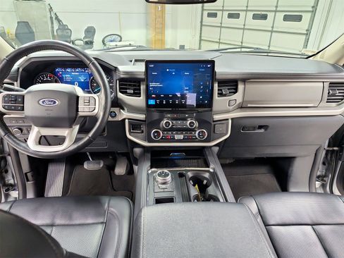 Used 2024 Ford Expedition Max XLT image 26