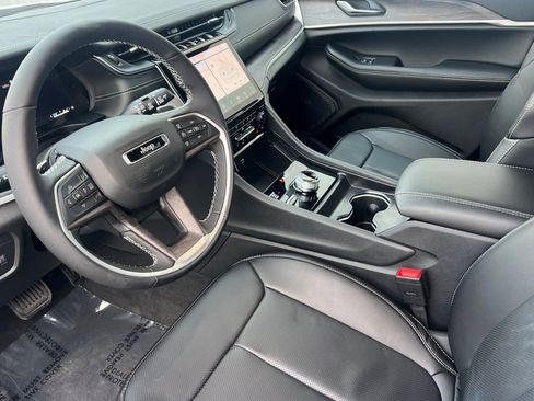 New 2025 Jeep Grand Cherokee Limited w/ Luxury Tech Group II image 8