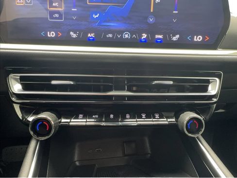Used 2026 Chevrolet Traverse LT FWD image 45