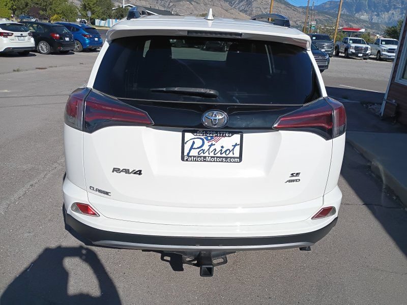 Used 2018 Toyota RAV4 SE w/ Power Extra Value Package AWD/4WD image 4