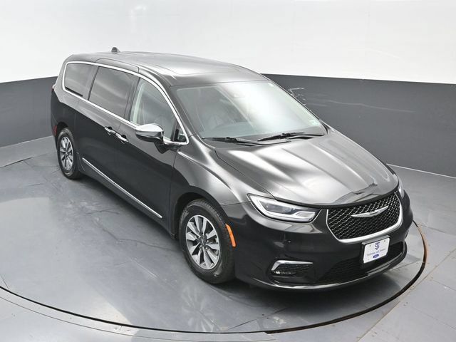 Used 2023 Chrysler Pacifica Limited FWD image 18