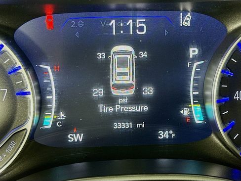 Certified 2024 Chrysler Pacifica Touring-L image 20