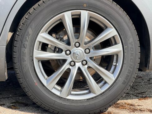 Used 2015 INFINITI Q70 3.7 image 2