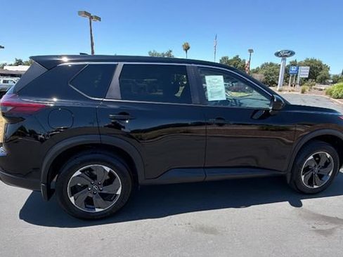 Used 2025 Nissan Rogue SV AWD/4WD image 3