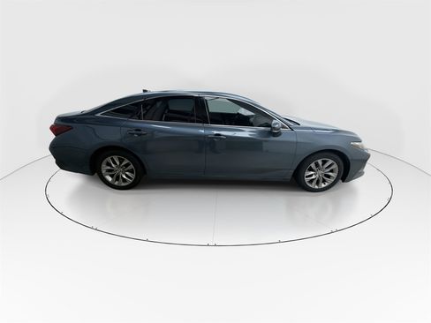 Used 2021 Toyota Avalon XLE image 9
