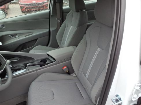 New 2026 Hyundai Elantra SE image 9