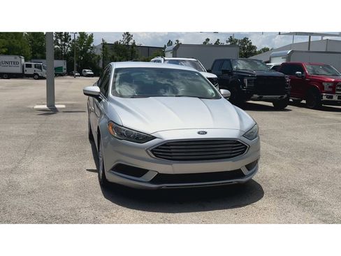 Used 2018 Ford Fusion SE FWD image 3