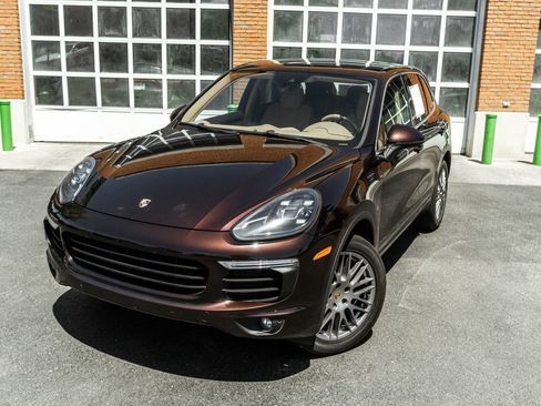 Used 2016 Porsche Cayenne AWD/4WD image 2