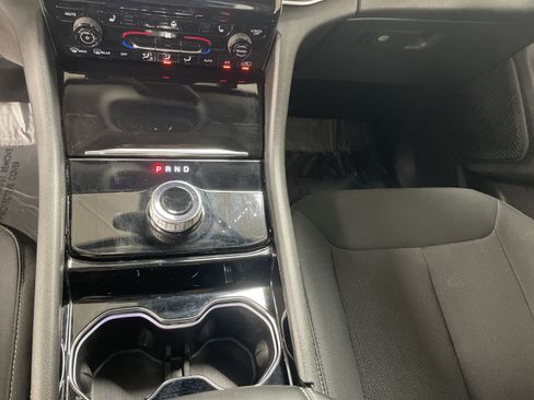 Used 2023 Jeep Grand Cherokee Laredo w/ Luxury Tech Group I AWD/4WD image 19